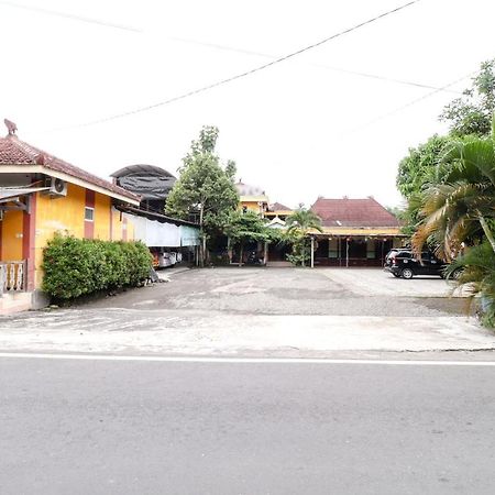 The Joglo Family Hotel Magelang Exterior photo