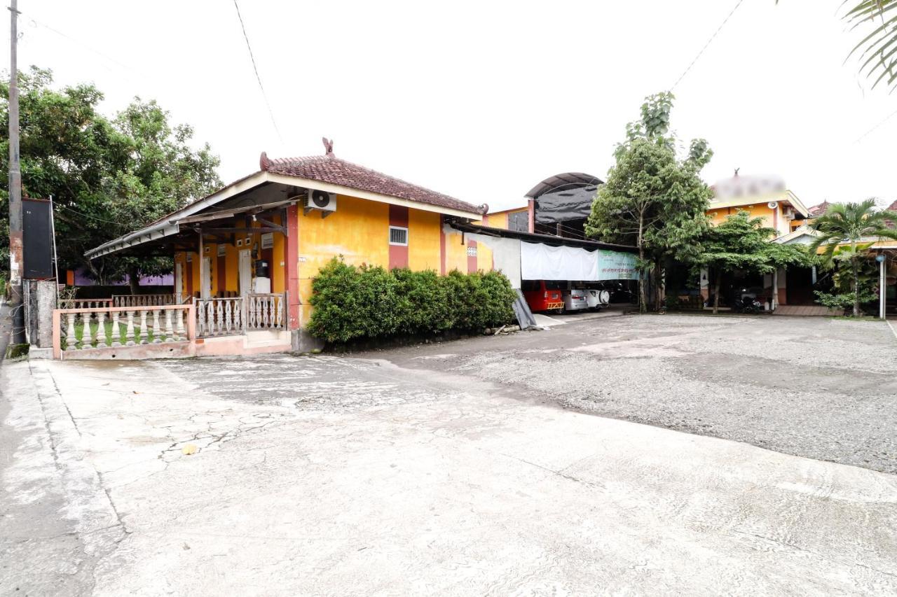 The Joglo Family Hotel Magelang Exterior photo